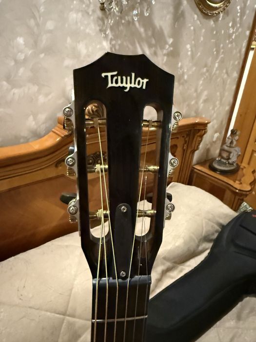 Электроакустическая гитара Taylor