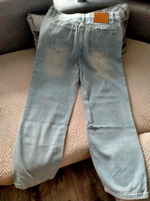 Продам новые женские джинсы