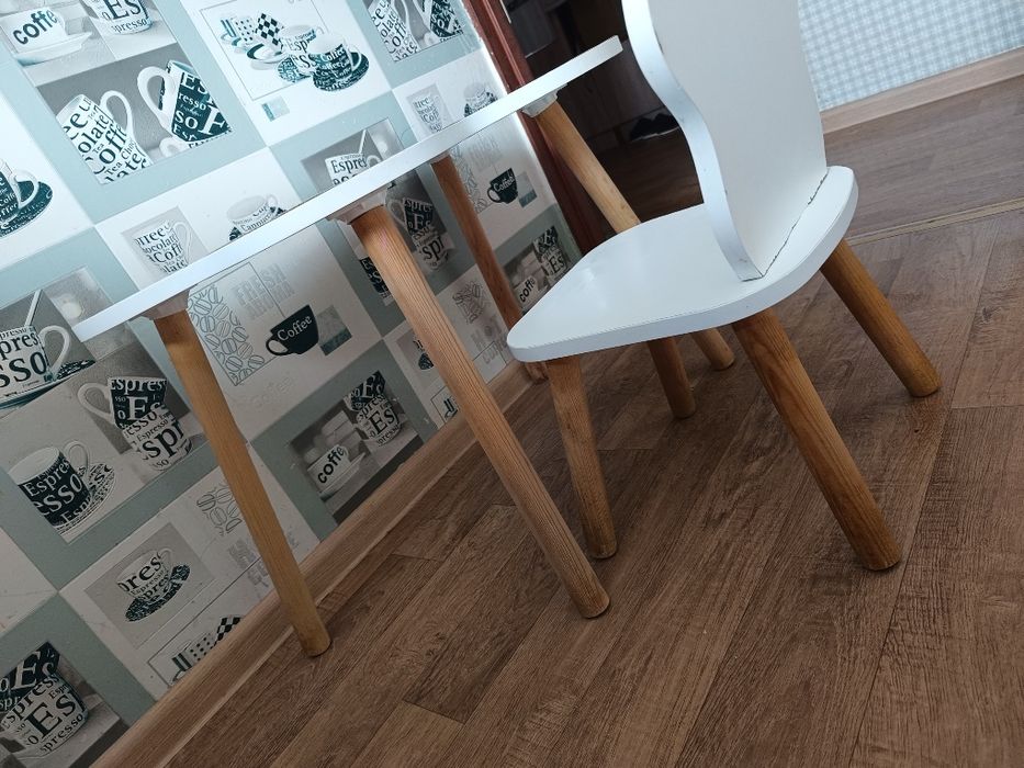 Стол и стульчик детский