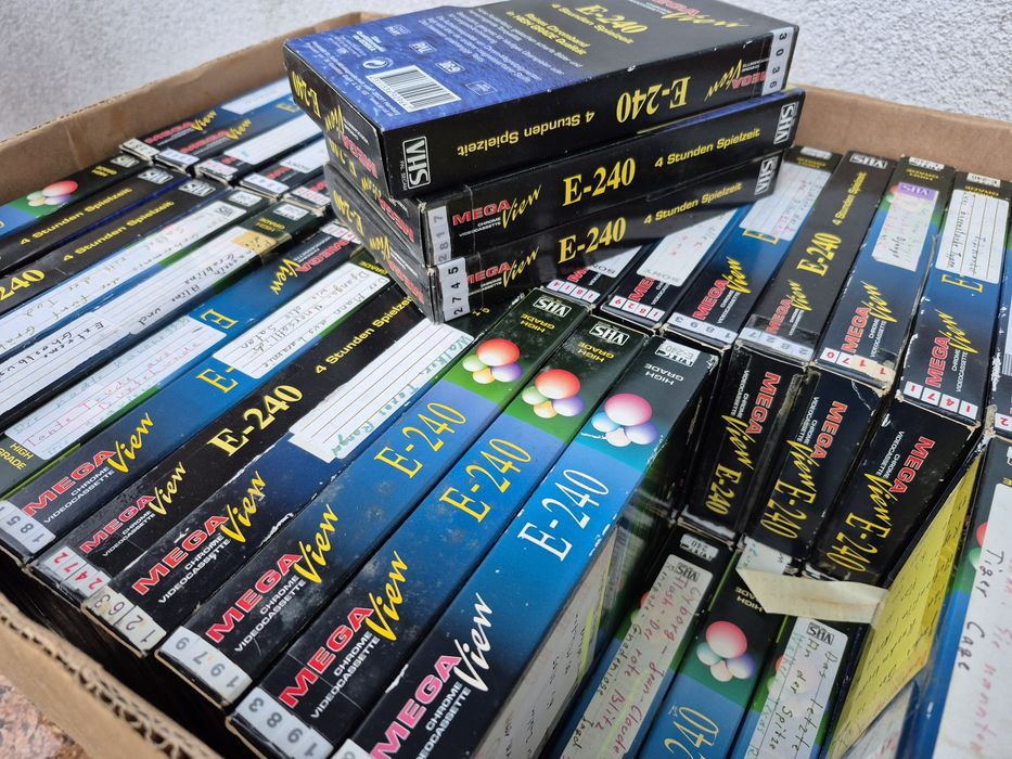 Vând lot 55 casete video VHS originale Mega view de 240minute cu filme

- 80