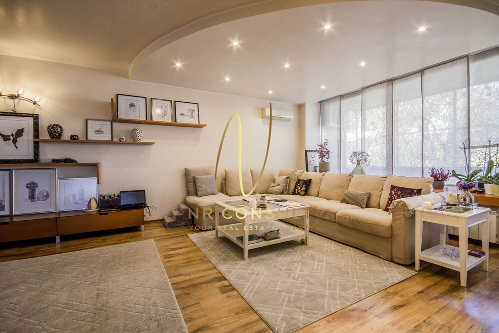 Продава се Многостаен апартамент в София, Изток - 200 кв.м за 2990 €/кв.м - Снимка #2