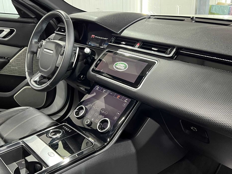 Range Rover Velar D300 SE / 300 CP. R-Dynamic. Achiziționat NOU din România – 0 km.