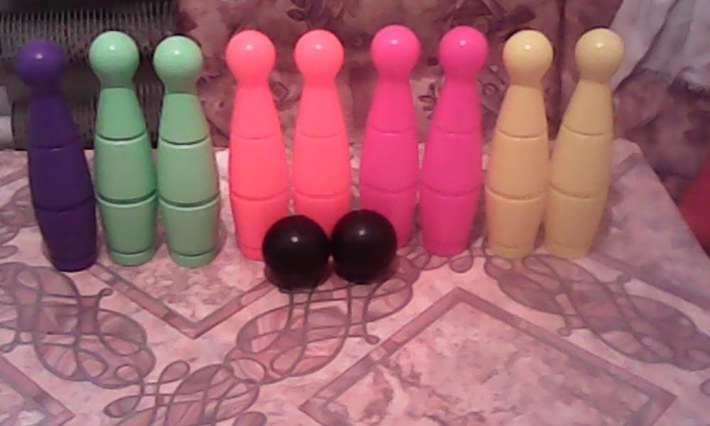 9 бр. КЕГЛИ - комплект с 2 бр. топки - цена- 15.00лв.