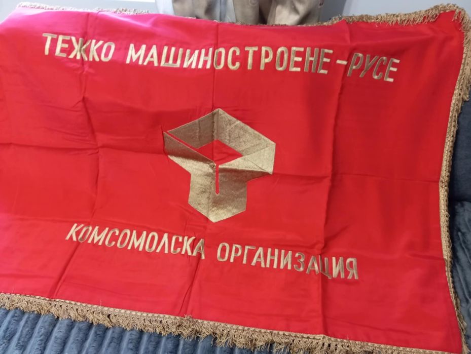 Две знамена,ръчно изработени