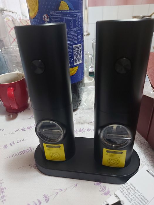 Set rasnita sare, piper, etc. 2 Bucati