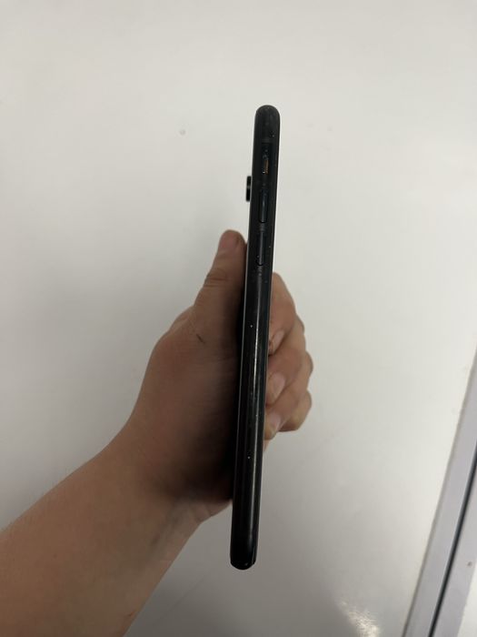 продаю айфон хр.