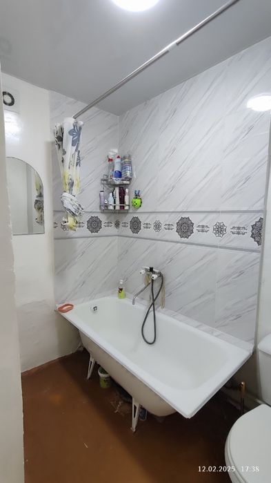 Assalomu alaykum srochna 1 xonali uy sotiladi,shahar markazida 53 000