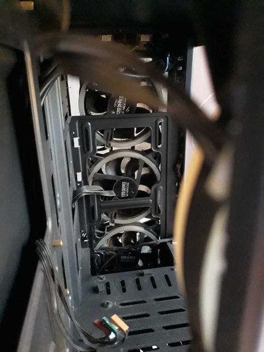 Компютърна кутия Makki 8872 Case RGB 4x120mm + RGB Controller + Trust GXT 762R LED Red Fan 120mm + GELID Red Led-Flex Stripe