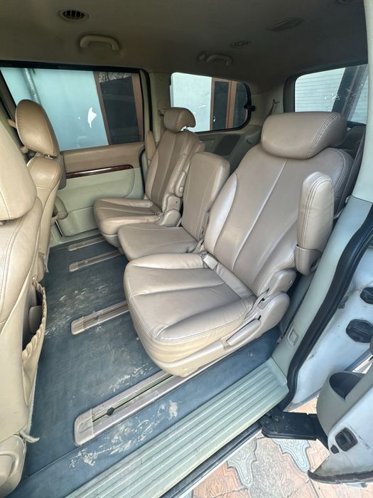 Kia carnival uzini 2008 zavod propan mator 2.7