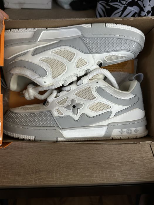 LV skate сиво бели 44