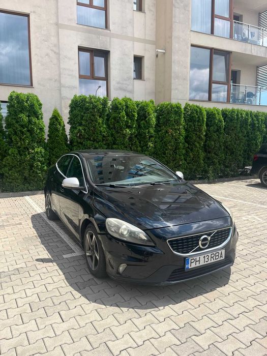 Volvo v40 R line design