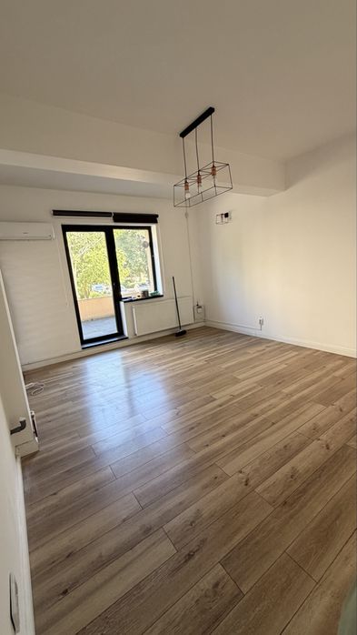 Proprietar închiriez apartament 2 cam | spatiu comercial central str Crinului bloc nou parter