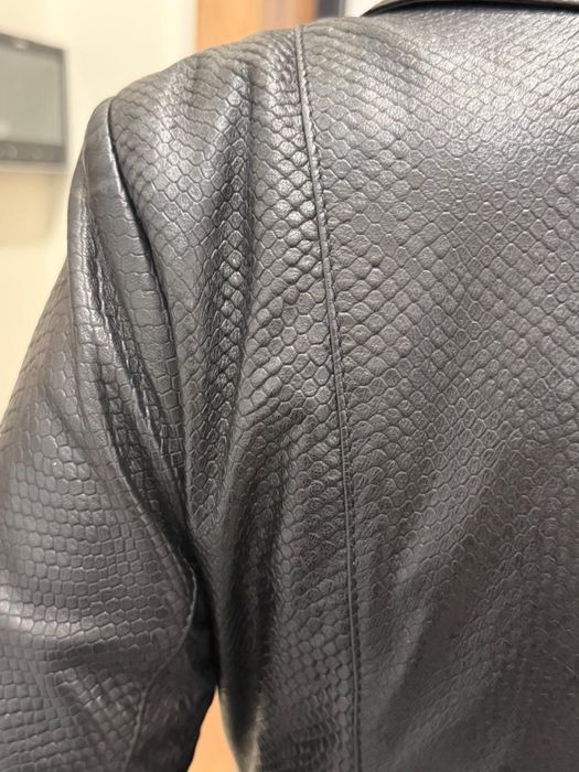 Продам кожаную куртку-сюртюк