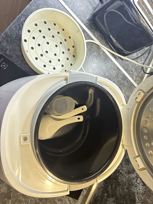 Мултикукър Philips HD4731