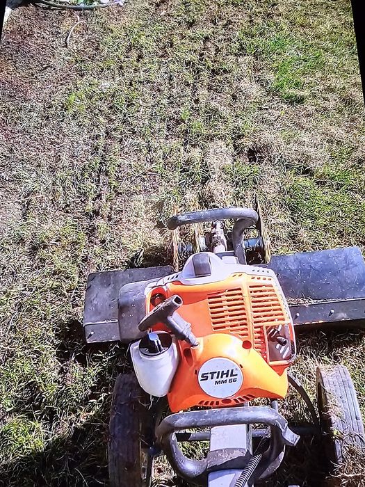 Servicii de  gradinarit intretinere spatii verzi