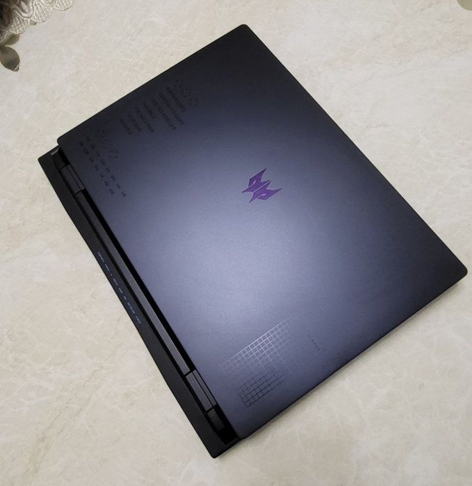 Moshniy igravoy noutbuk