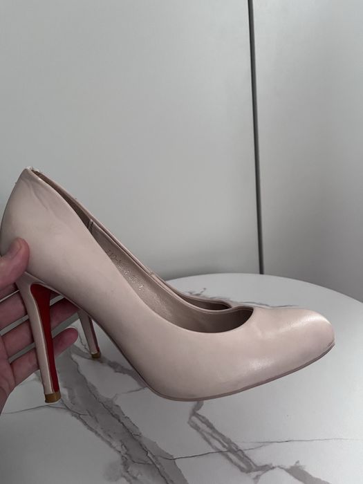 Продам туфли бежевые дешево