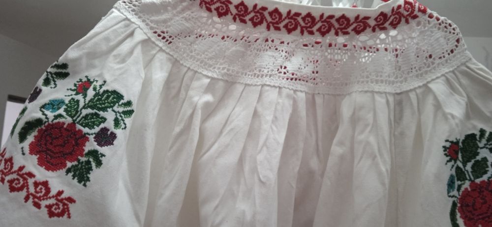 Costum Popular Autentic