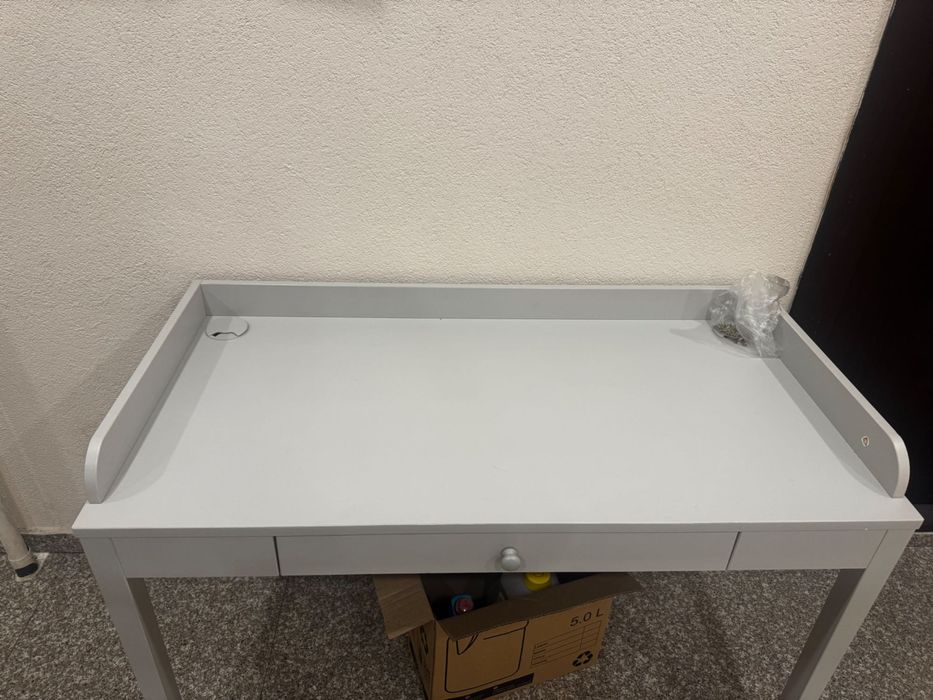 Birou/masa de machiaj Ikea