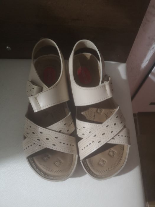 Сандали 39 н. Кожени