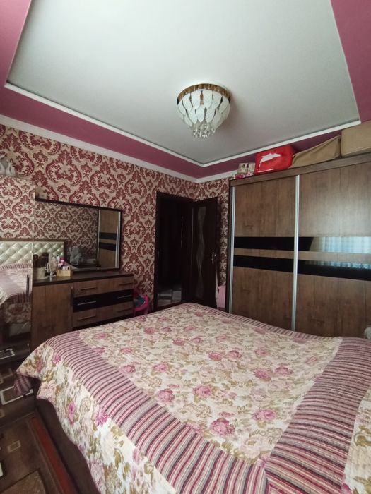 Guliston shahar Axilik maxalada 3× xonalik Dom sotiladi.