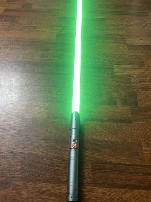 Se vinde sabie laser