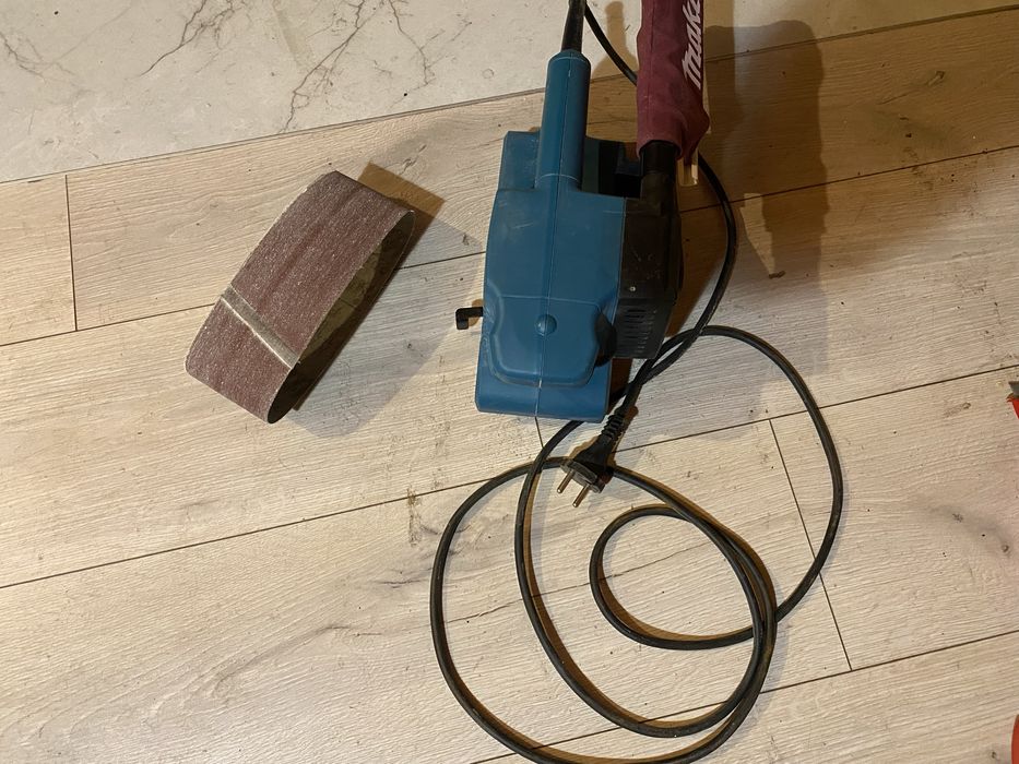 Masina de slefuit  cu banda Makita 9911