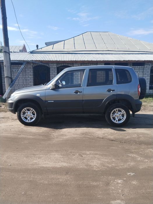 Продам автомобиль Шевроле нива 2015 с прицепом, пробег 75000, куплена