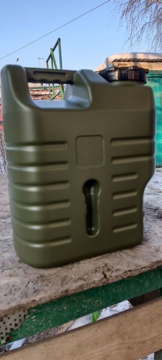 Канистра - умывальник автомобильный