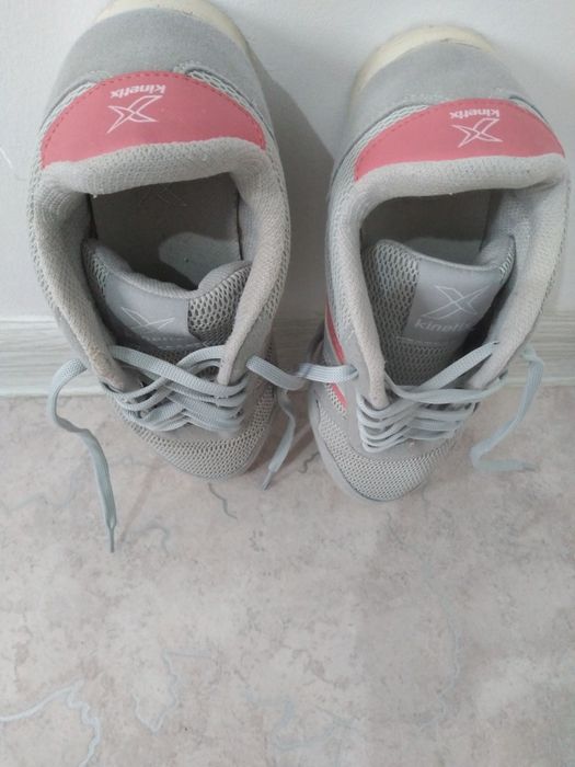 Кроссовки удобная