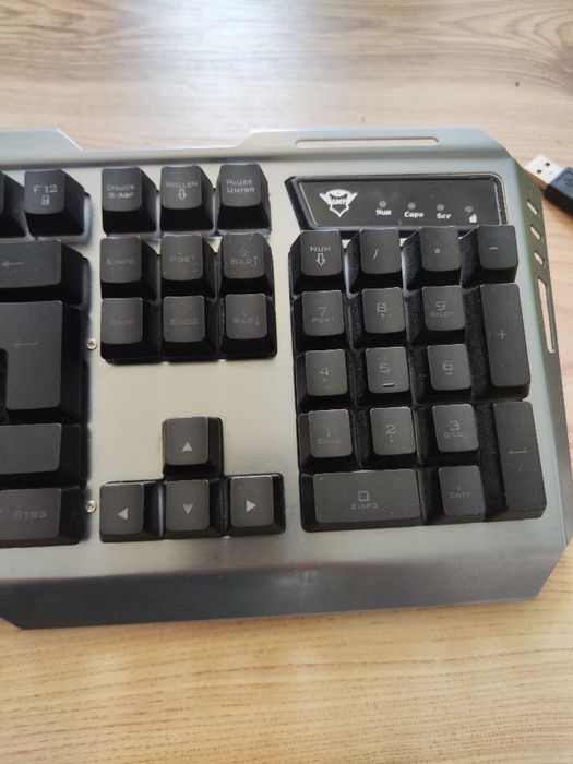 Tastatură Gaming Trust GXT 845 Tural - Doar tastatura, Stare bună