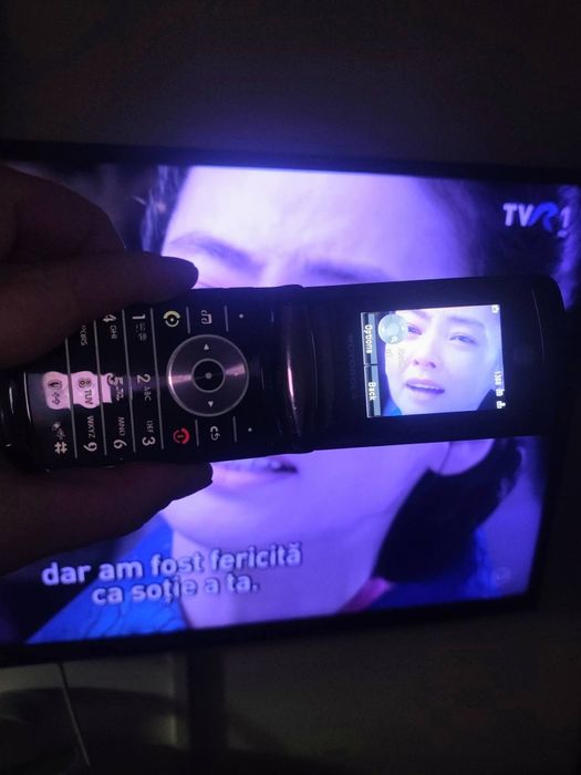 Motorola RAZR v8 ( decodat, baterie NOUA)