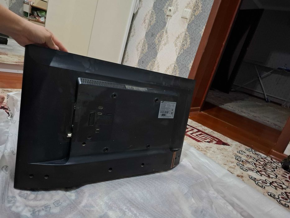 Телевизор сатылады samsung жағдайы жаксы ұкыпты тұрған жұмыс жасап тұр