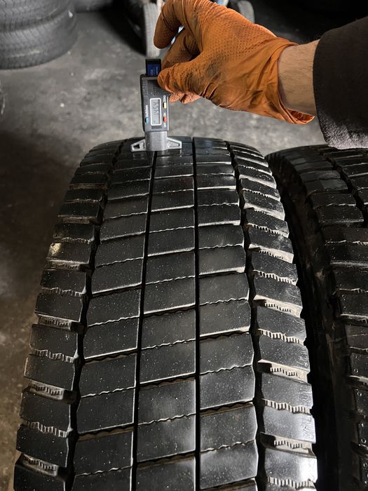 2 anvelope camion 265/70/17.5 , Continental , 15 mm !