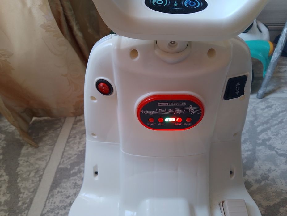 Продам детский мотоцикл  на акуме