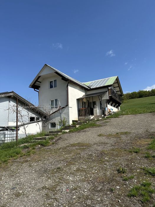 Inchiriez casa plus ferma/ hală/ anexe