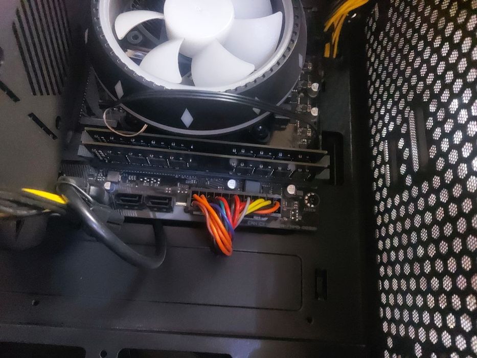 Game club 31 ta kampyuter serverli stol still yangi