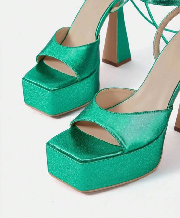Дамски сандали на платформа и дебел ток