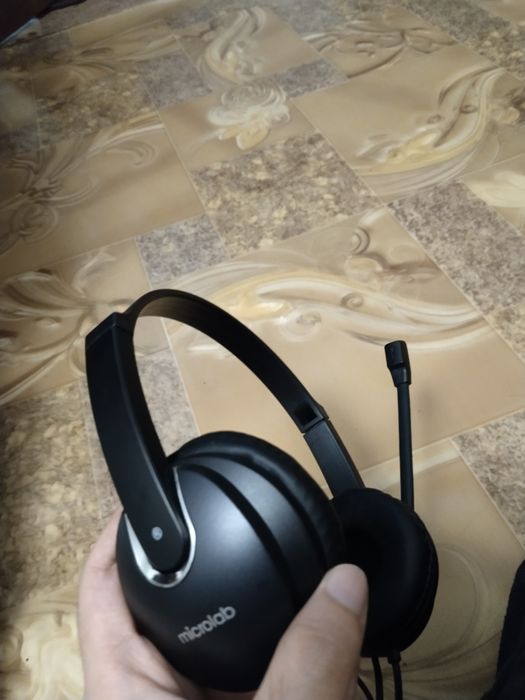 Продам наушники Microlab