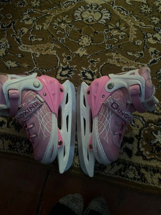 Коньки новые розовые