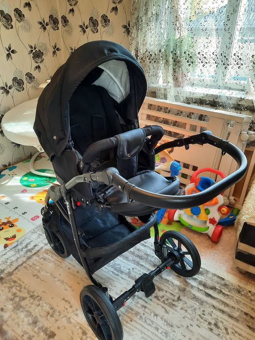 Продаётся коляска 2 в 1, Pituso Nina  производство Польша,.