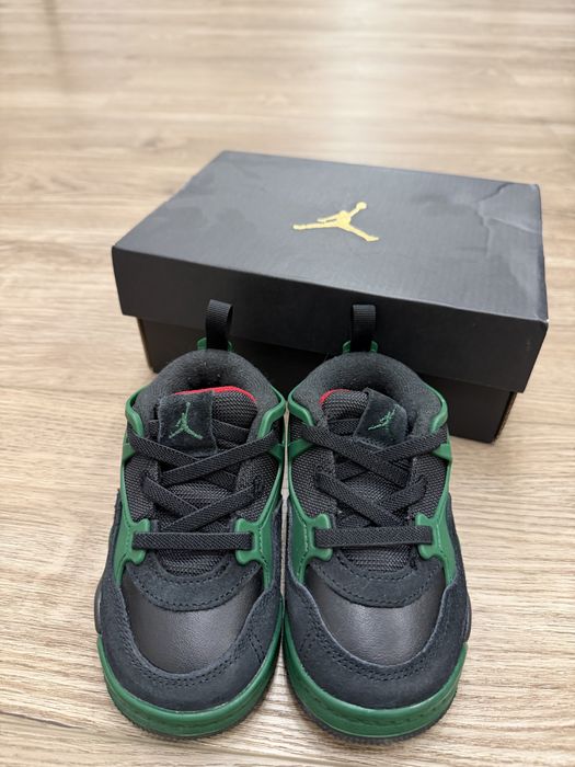 Продам детские кроссовки