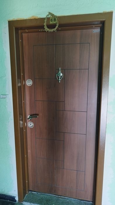 Интериорни врати и входна блиндирана врата