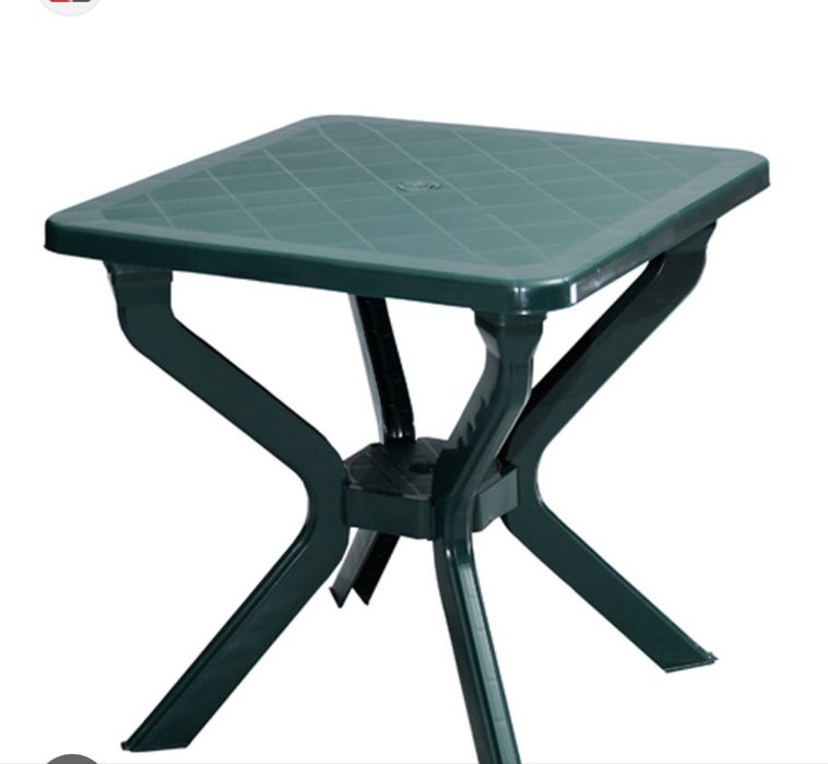 Пластмасова маса 70х70 и 4 стола