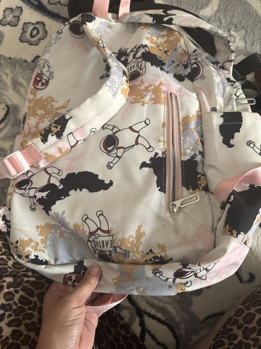 Maktab sumkalari sotiladi