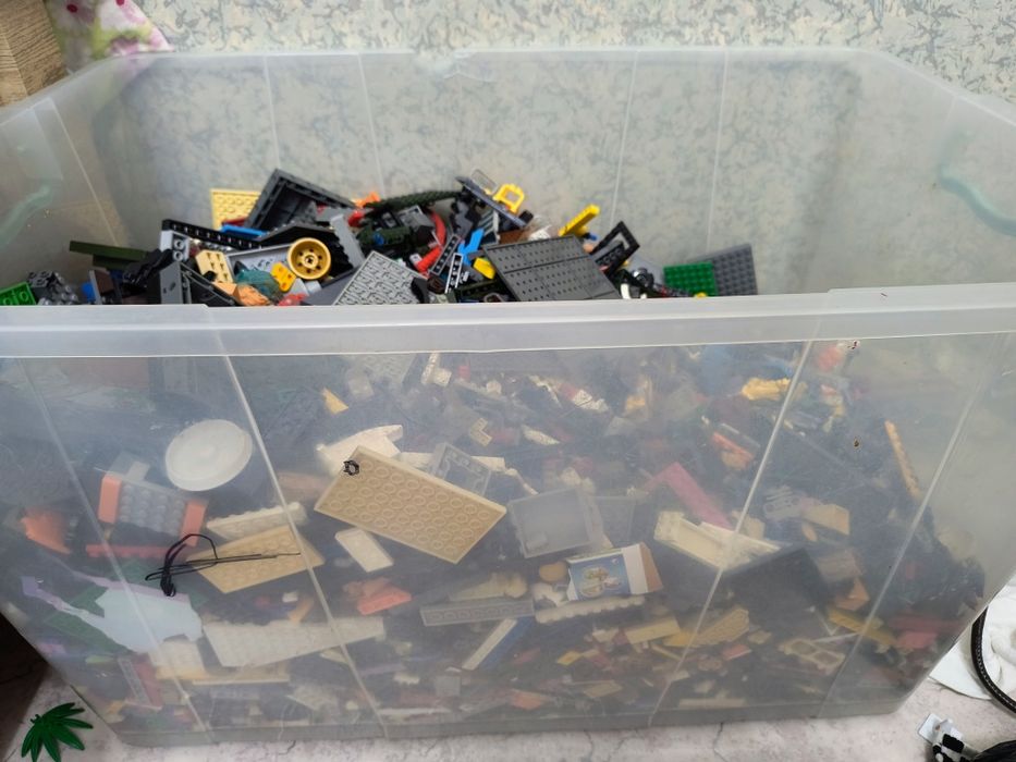 Продаю лего ящик