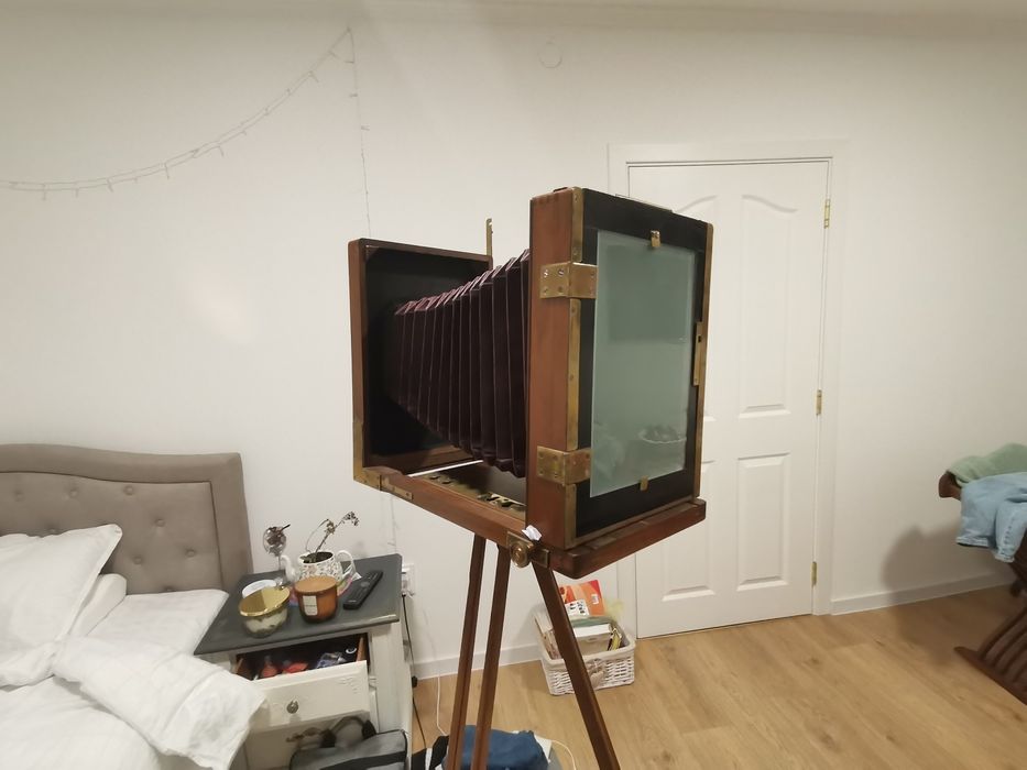 Античен дървен фотоапарат с мех