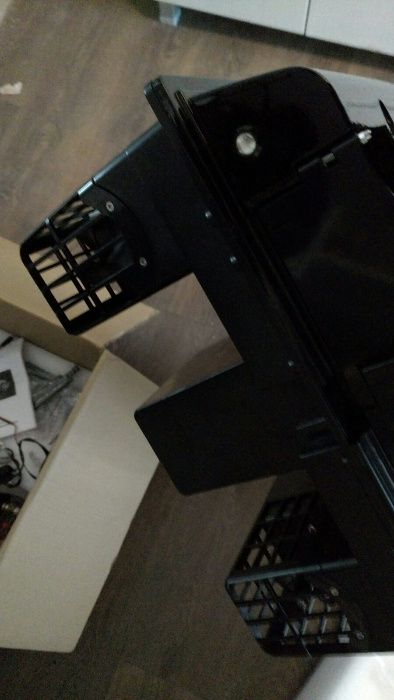 Лодка за захранка тримаран с товароносимост до 10кг с вграден Автопило