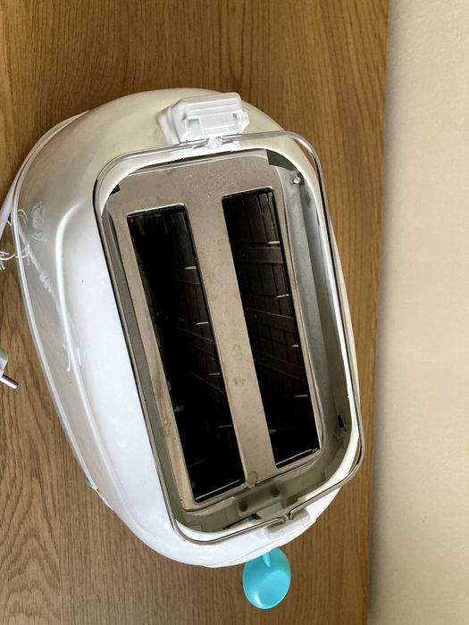 Продавам тостер Scarlett