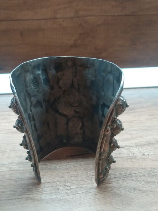 Продавам антикварна Египетска сребърна гривна единствена уникална